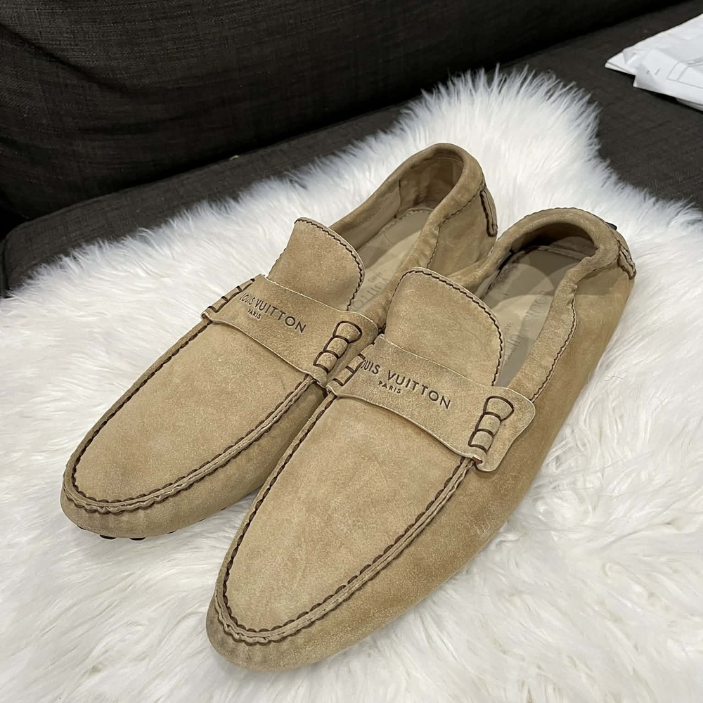 Louis Vuitton Men’s Suede Driving Loafers in Tan Small Details Photos - Picture 4 of 12